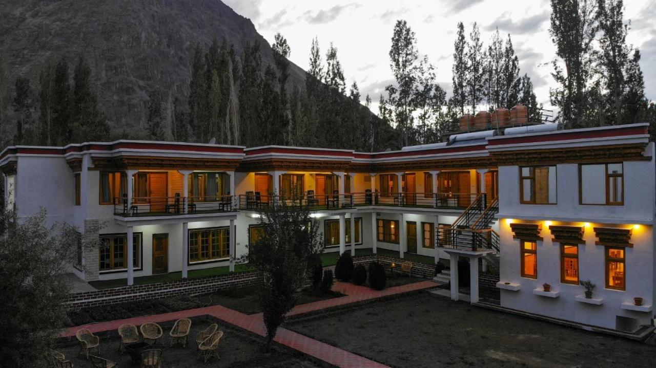 Hotel Nubra Residency Charasa Bagian luar foto